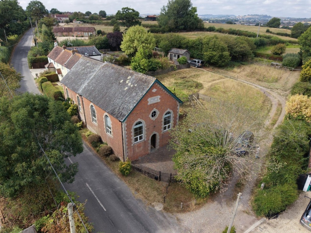 Lot: 170 - FORMER METHODIST CHAPEL WITH PLANNING FOR CONVERSION TO A RESIDENTIAL DWELLING ON PLOT OF 0.39 ACRES - Aerial View of chapel grounds and driveway
